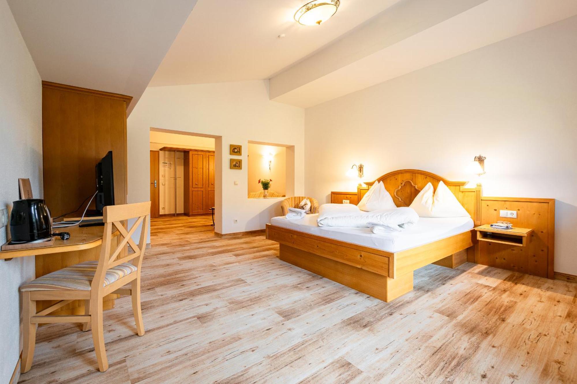 Landhotel Hubengut Bed And Breakfast Radstadt Exterior photo